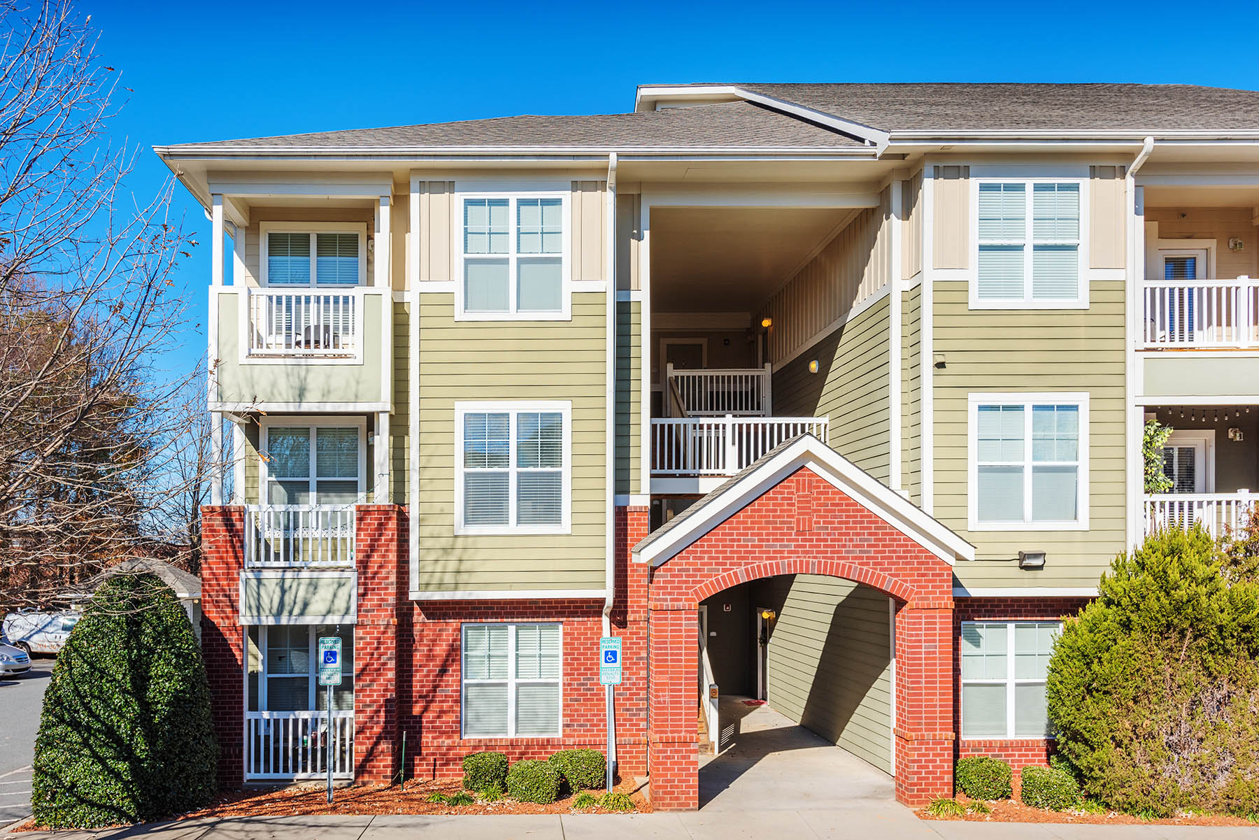 The Crest at Galleria The Multifamily Advisory Group at Cushman